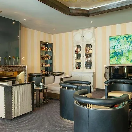 Le Manoir Du Lys Hotel