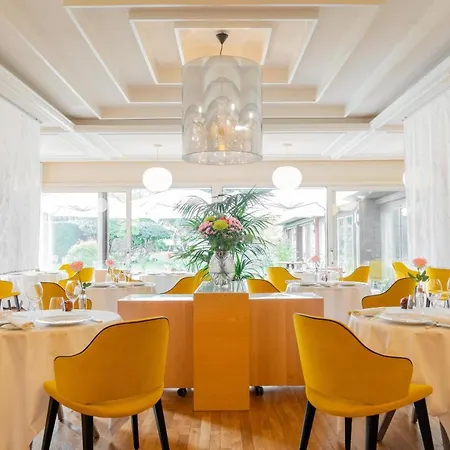 Le Manoir Du Lys Отель