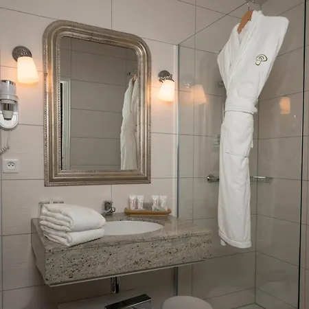 Hotel Le Manoir Du Lys, The Originals Relais 4*