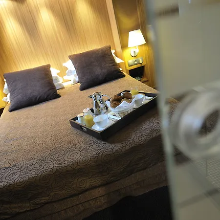 Le Manoir Du Lys 酒店