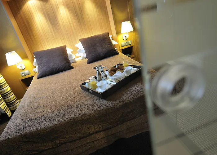 Le Manoir Du Lys Otel