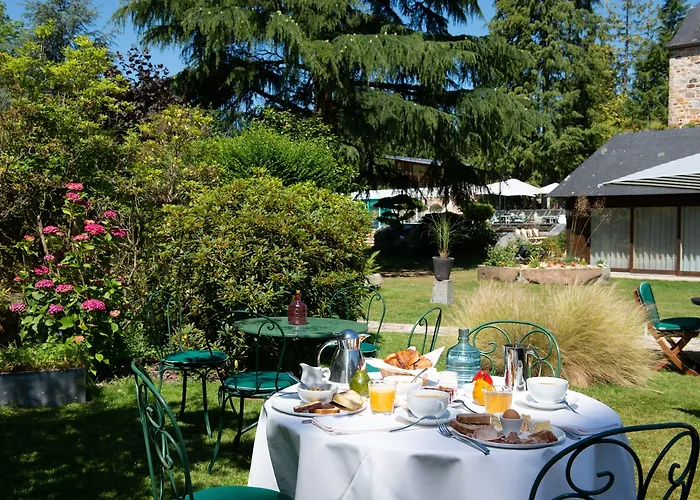 Отель Le Manoir Du Lys 4*