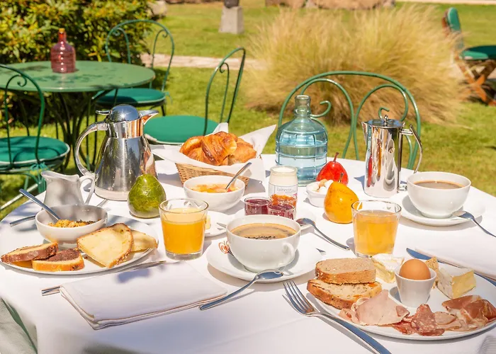 Отель Le Manoir Du Lys 4*