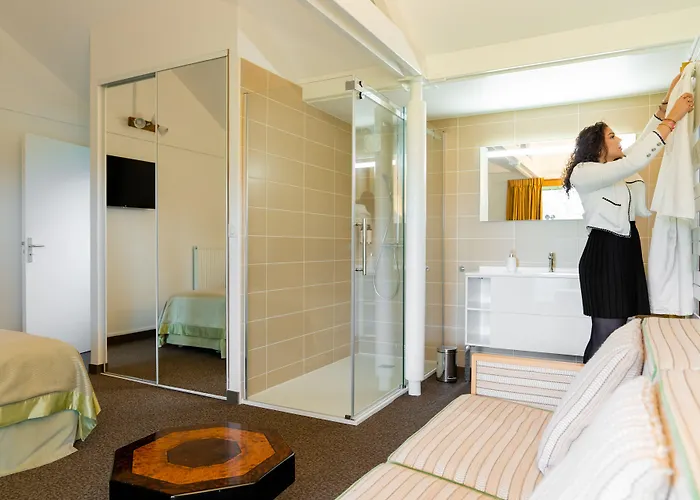 Le Manoir Du Lys Отель 4*