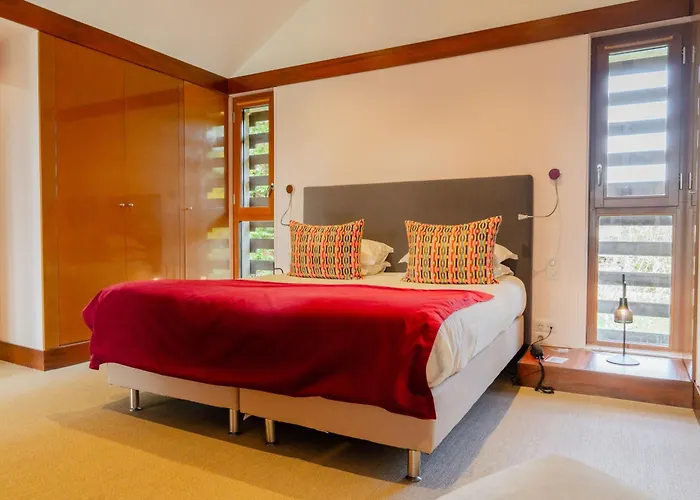 Отель Le Manoir Du Lys 4*